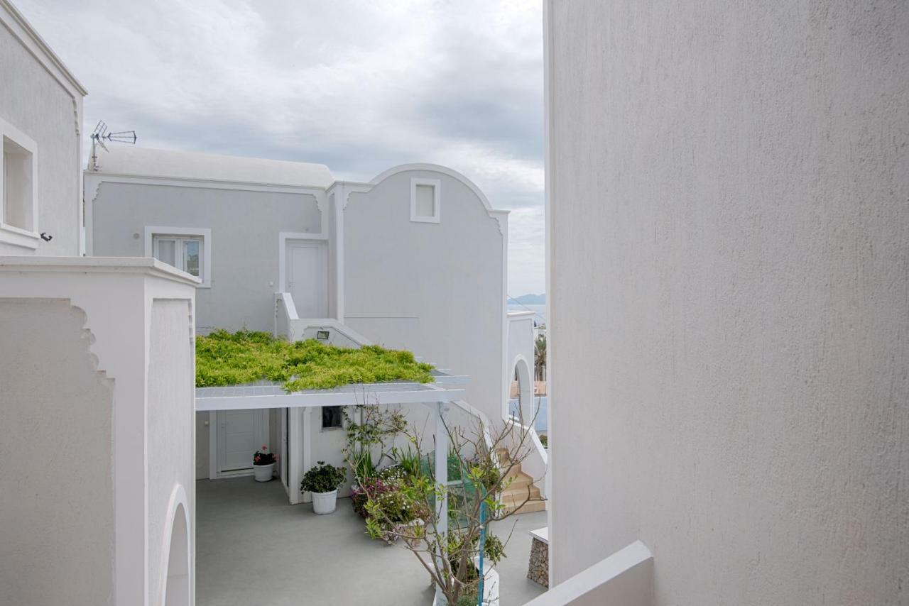 Wisteria * Karterados (Santorini)